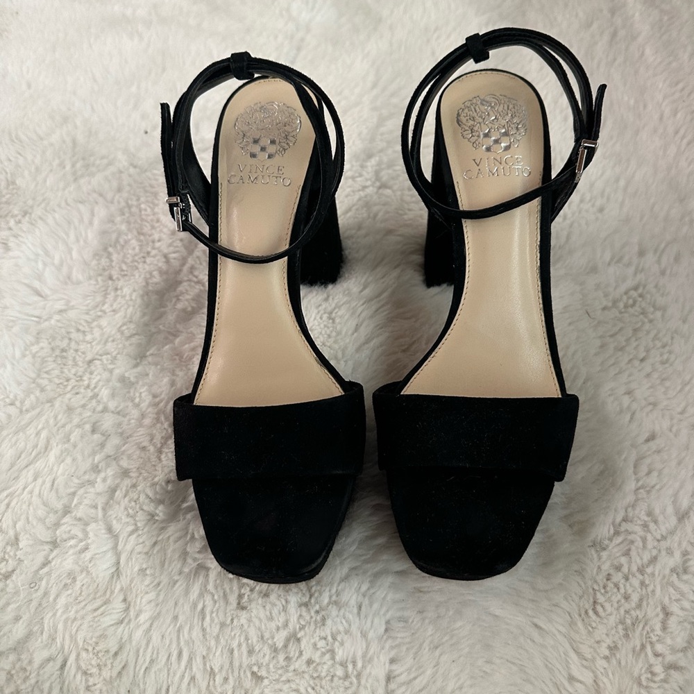 Vince Camatu block heel sandal size 9.5. Fits more like 8.5